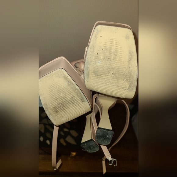 Shoes - Picture 4 of 6